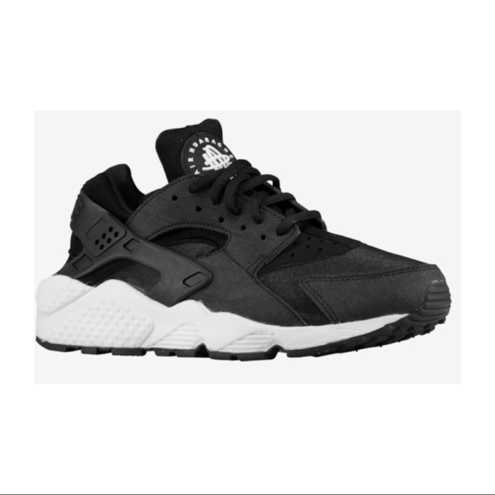 Women’s Nike Air Huraches Black/White